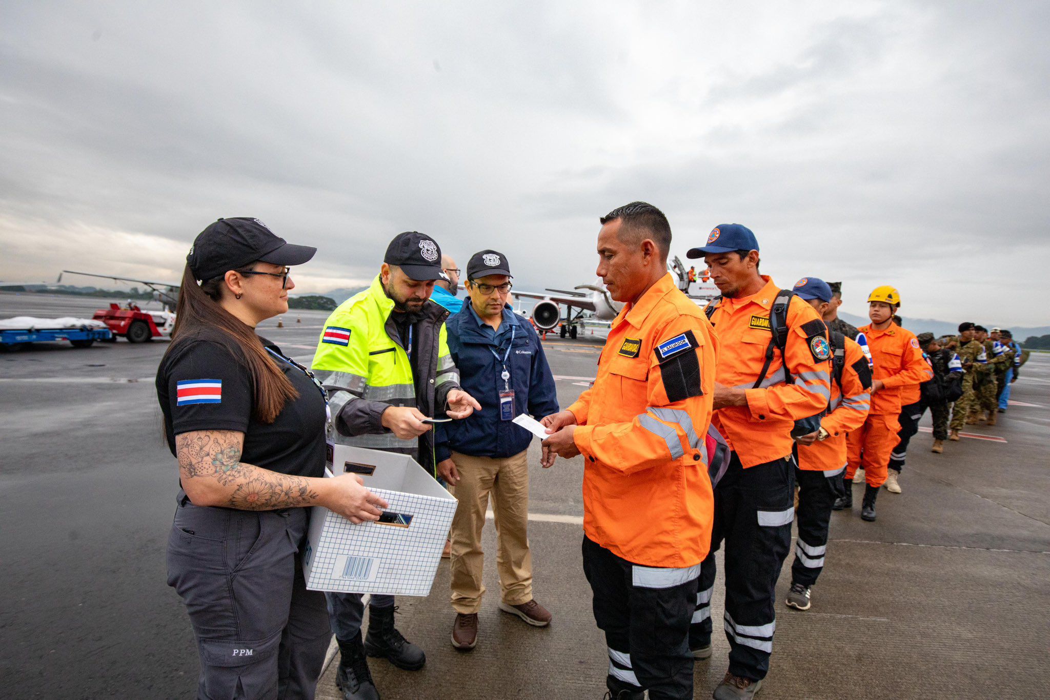 arriba-a-costa-rica-primer-contingente-de-rescate-y-ayuda-humanitaria-de-el-salvador